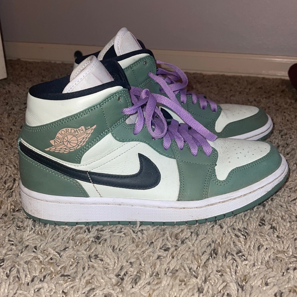Air Jordan 1’s Mids